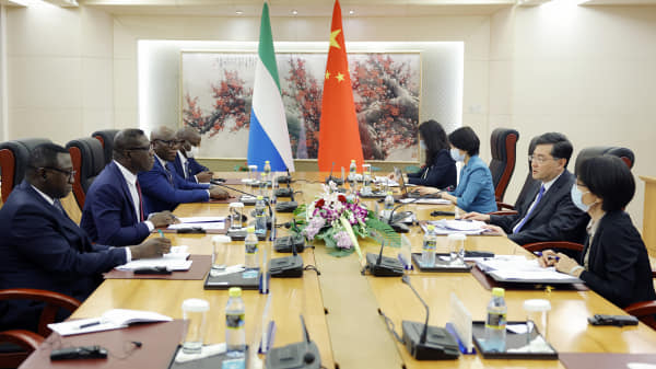 Chinese State Councilor and Foreign Minister Qin Gang Holds Talks with Sierra Leone’s Foreign Minister David J. Francis