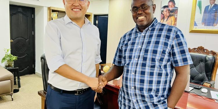 SPEAKER RECEIVES LEONE ROCK CEO