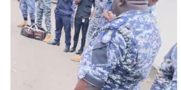 POLICE BLOCK LAWYERS’ EGM