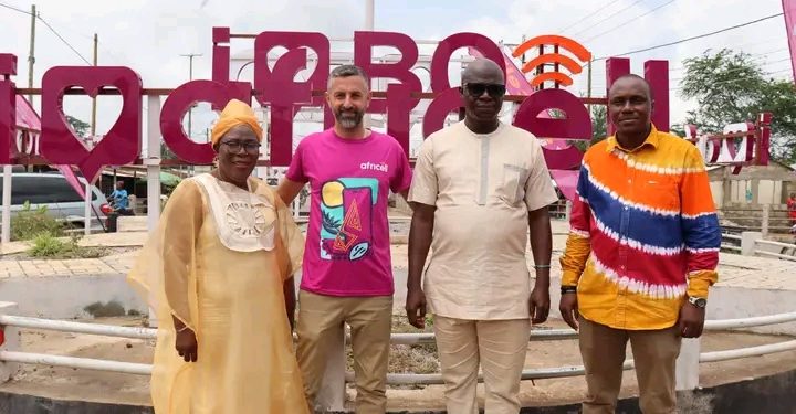 BCC leasts New London roundabout to Africell SL