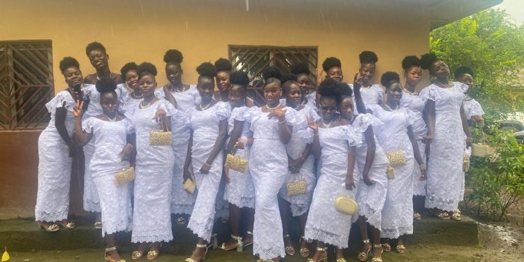 FAHP Pays Tribute at Madam Yoko’s Grave Site