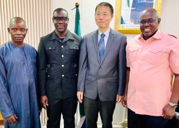 DEPUTY CHINESE AMB. PRESENTS CHEQUE TO LEADERSHIP OF PARLIAMENT FOR CONSTRUCTION OF MOBILE OFFICES