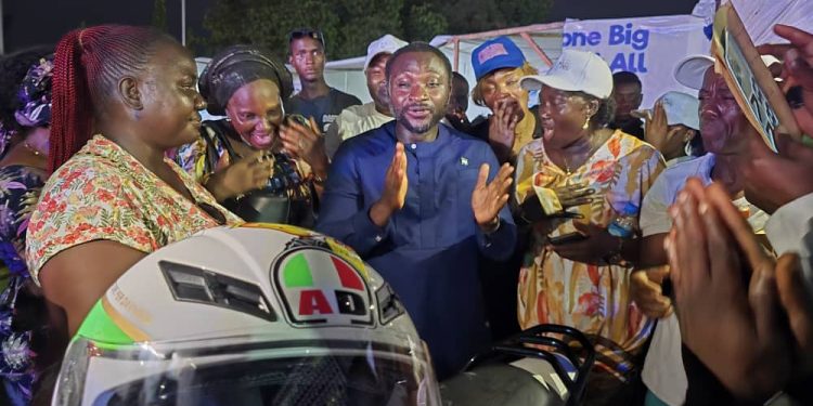 At 2024 Civic Festival… AGRIC MINISTER PRESENTS 3 MOTOR BIKES TO NaFFSL