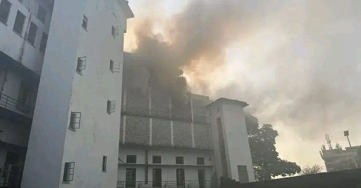 Breaking: Firefighters are currently battling a major blaze at the State House in Freetown.