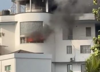 Breaking: Firefighters are currently battling a major blaze at the State House in Freetown. The fire, which appears to be spreading across the top floor, has not yet reached the president’s floor. The cause of the fire remains unknown at this time.  — Credit: Umaru Fofana