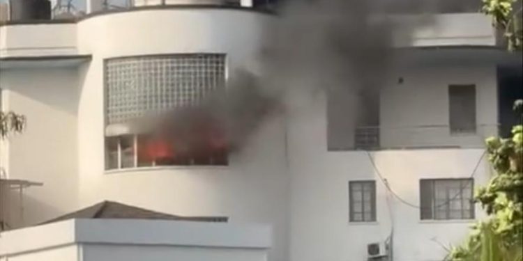 Breaking: Firefighters are currently battling a major blaze at the State House in Freetown. The fire, which appears to be spreading across the top floor, has not yet reached the president’s floor. The cause of the fire remains unknown at this time.  — Credit: Umaru Fofana