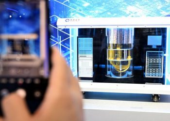 A visitor takes photos of an Origin Wukong superconducting quantum computer model at the 2024 World Manufacturing Convention in Hefei, East China's Anhui Province on September 20, 2024. Photo: Xinhua