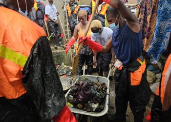 In Freetown Slum Communities…  Tzu Chi Foundation Leads Cleaning and Sensitization Campaign to mitigate disaster