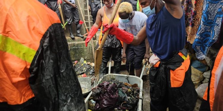 In Freetown Slum Communities… Tzu Chi Foundation Leads Cleaning and Sensitization Campaign to mitigate disaster