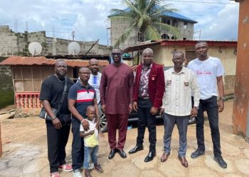 Dr Ibrahim Bangura donates SLE50,000 to the Youth and Young Fellowship