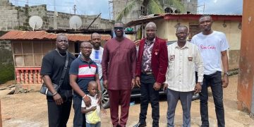 Dr Ibrahim Bangura donates SLE50,000 to the Youth and Young Fellowship