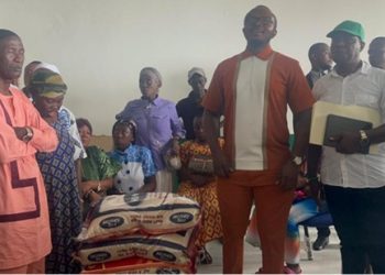 SLPP Deputy National Chairman Engages Grassroots at Party HQ, Donates Bags of Rice and Cash as Symbol of Care and Commitment