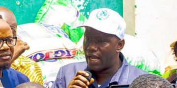 SLPP Chairman Donates Rice and Cash to Grassroots Supporters