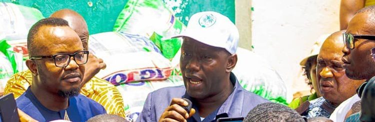 SLPP Chairman Donates Rice and Cash to Grassroots Supporters